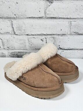 UGG Funkette Womens Size 7 Chestnut Shearling Platform Slippers